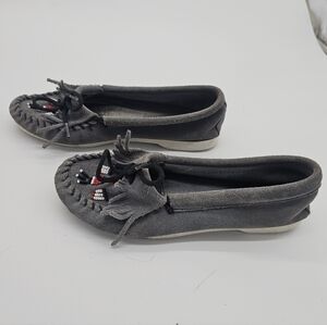Minnetonka Gray Suede Beaded Moccasins Sz 7.5